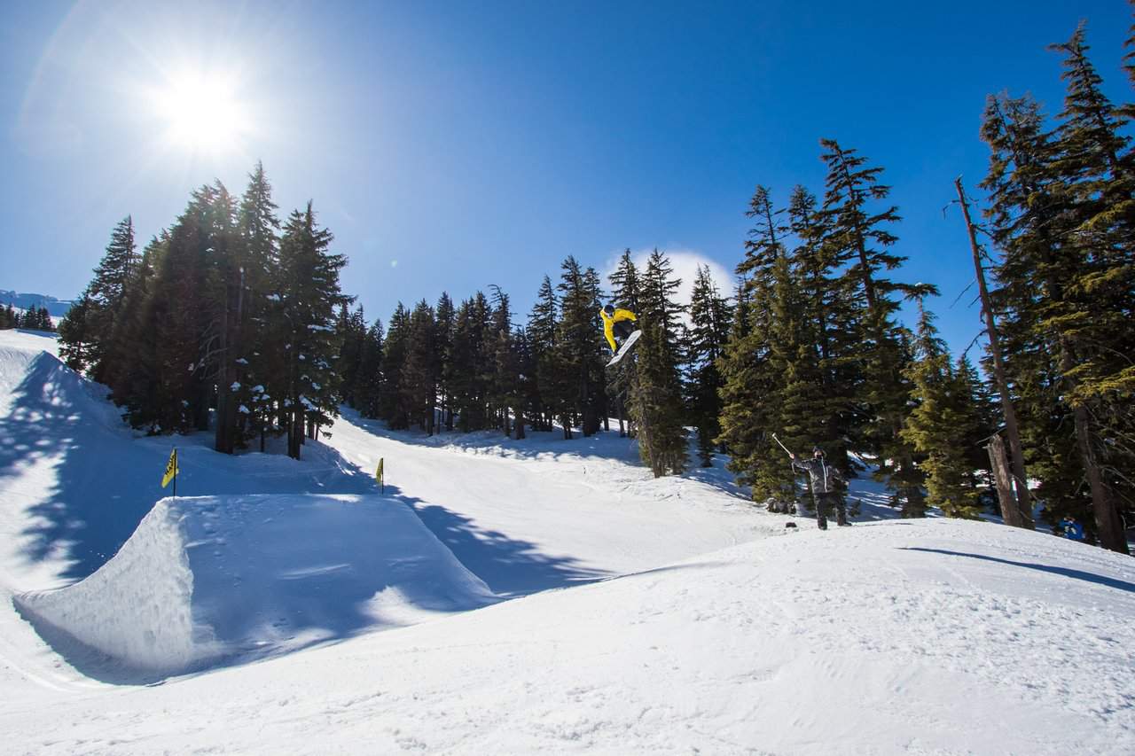 Skiing down Mt. Bachelor Skiing down Mt. Bachelor